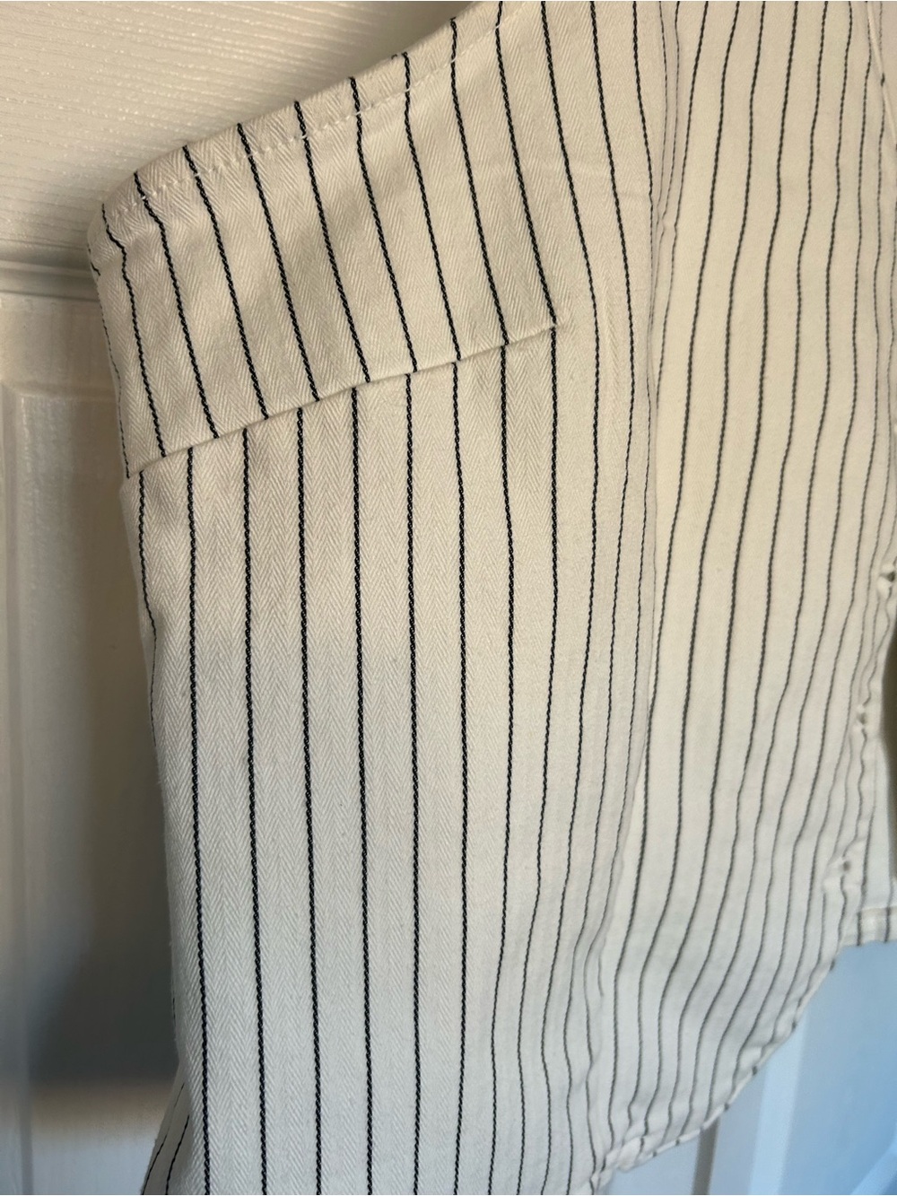 Reitmans White Pinstripe Sleeveless Button Vest - Picture 4 of 6